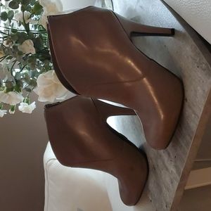 [Item #132]Size 7 light brown heel boots
